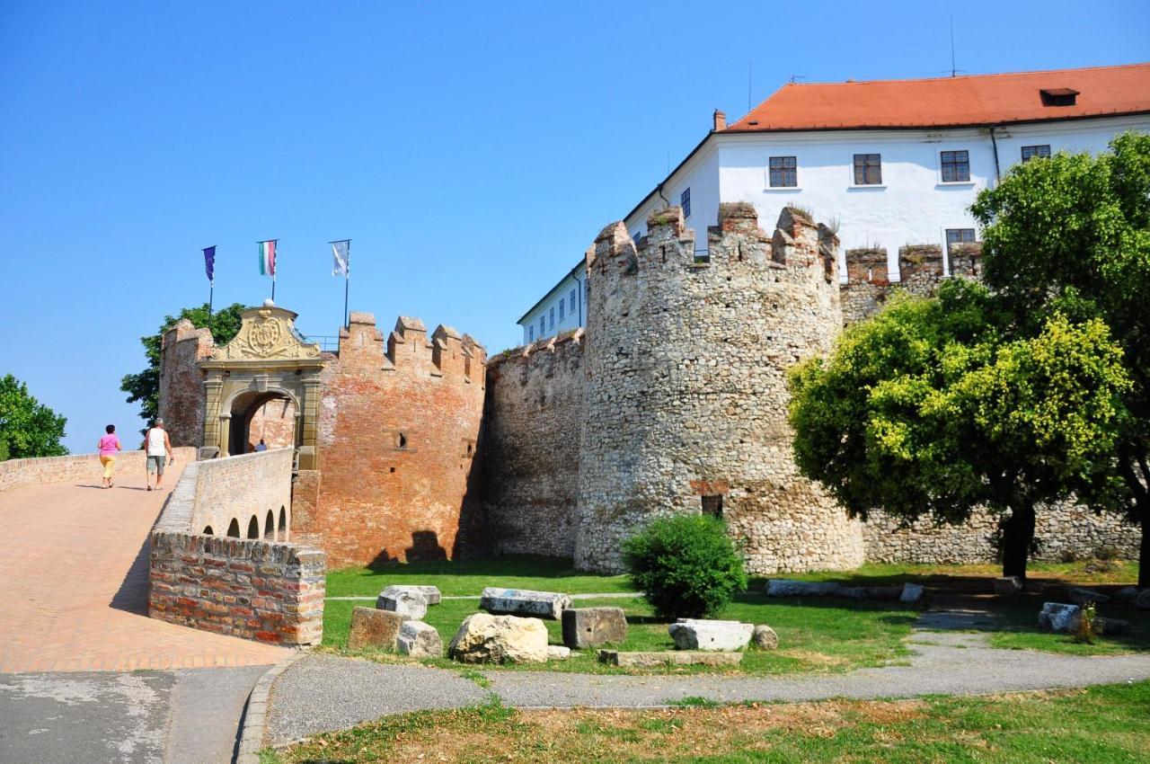 Holiday Apartmanhaz Харканы Экстерьер фото